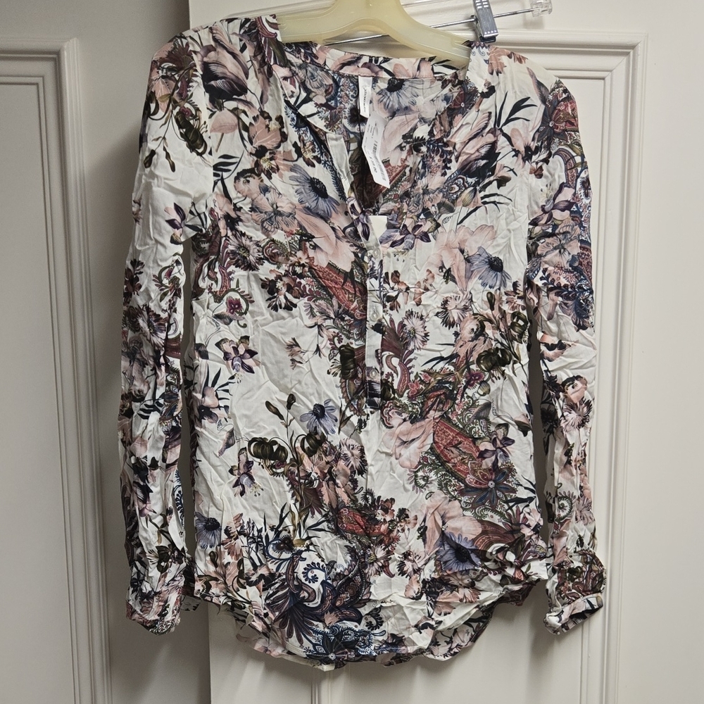 Chic Floral Button-Up Blouse